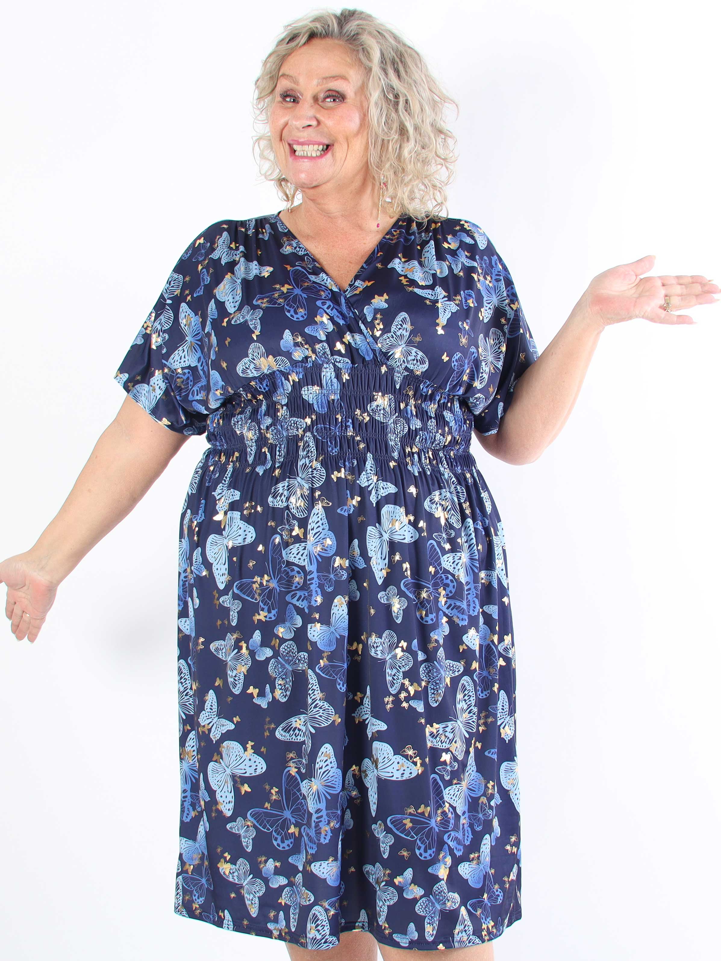 Pams Butterfly Midi S/S - Elastisk plus size kjole med sommerfugleprint